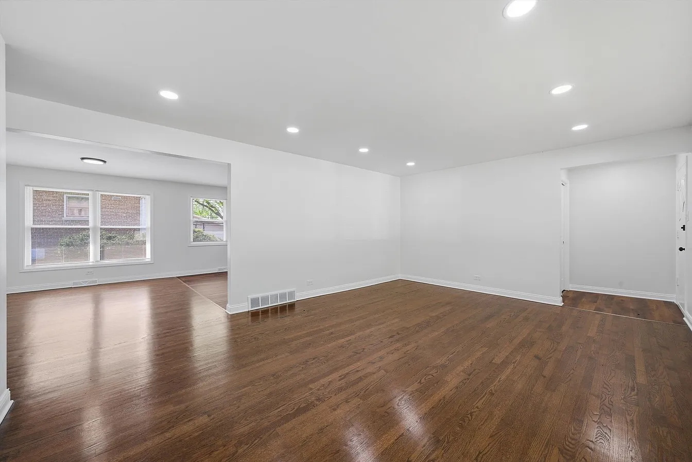 16560 Greenwood-8