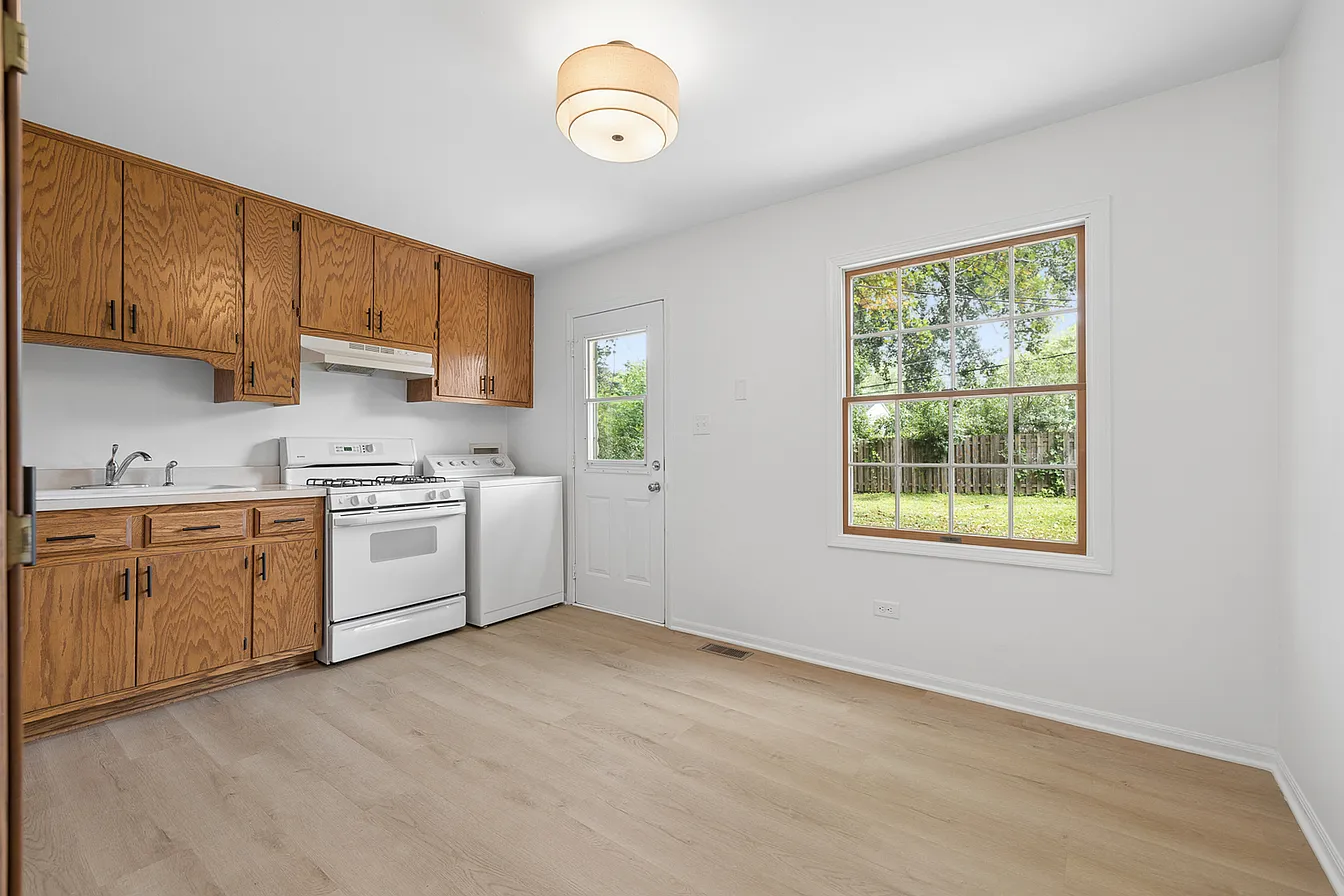 300 Mac Gregor Rd-8