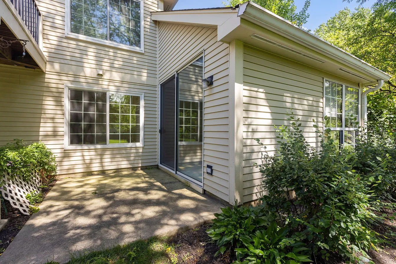 30W022 Juniper Ct-2