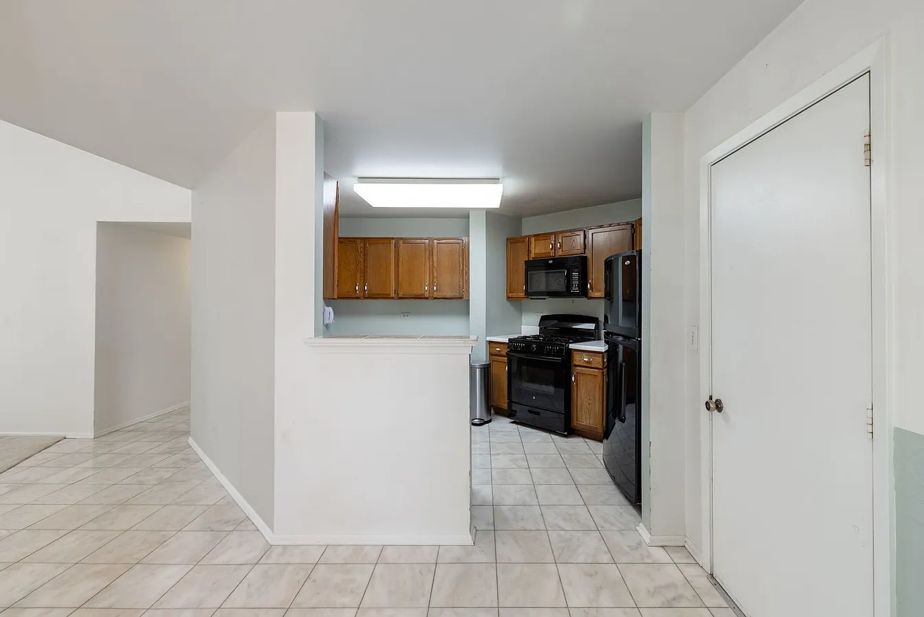 30W022 Juniper Ct-8