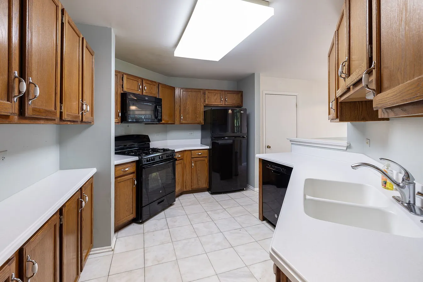 30W022 Juniper Ct-9